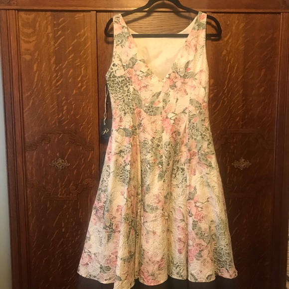 Adriana Papell Beautiful Floral Dress - Picture 6 of 8